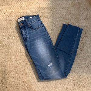 High rise pacsun skinny jeans with distressing!